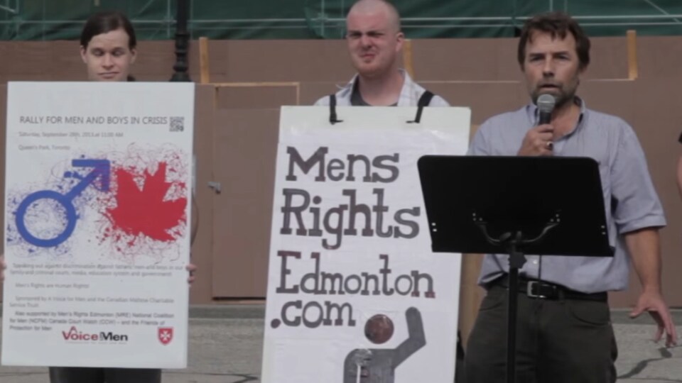 Le documentaire « The Red Pill » explore les mouvements masculinistes et critique le mouvement féministe.