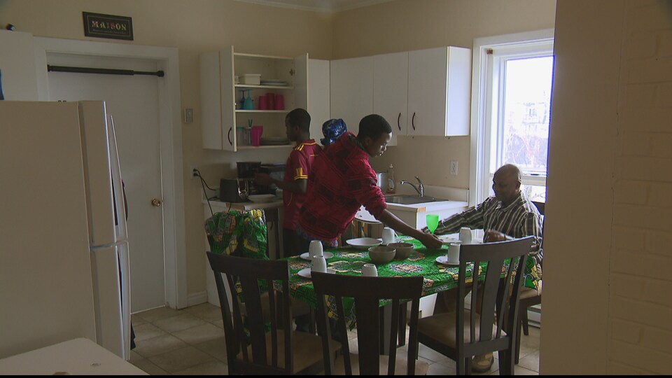 Une famille de réfugiés installée à Rimouski en 2017.