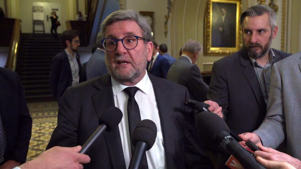 Régis Labeaume, maire de Québec, en entrevue à l'Assemblée nationale après le dépôt du budget provincial 2020-2021, le 10 mars 2020