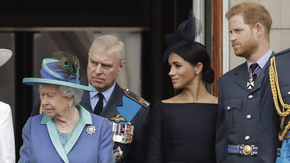 La reine Élisabeth II « attristée » par les déboires de Harry et Meghan |  Radio-Canada.ca