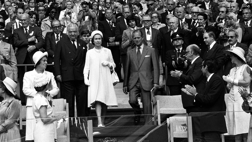 La reine Élisabeth II et le prince Philippe lors de leur arrivée à la cérémonie d'ouverture des Jeux olympiques à Montréal, en 1976.