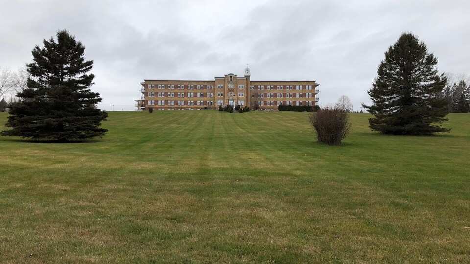 Le couvent de LacauSaumon officiellement mis en vente RadioCanada.ca