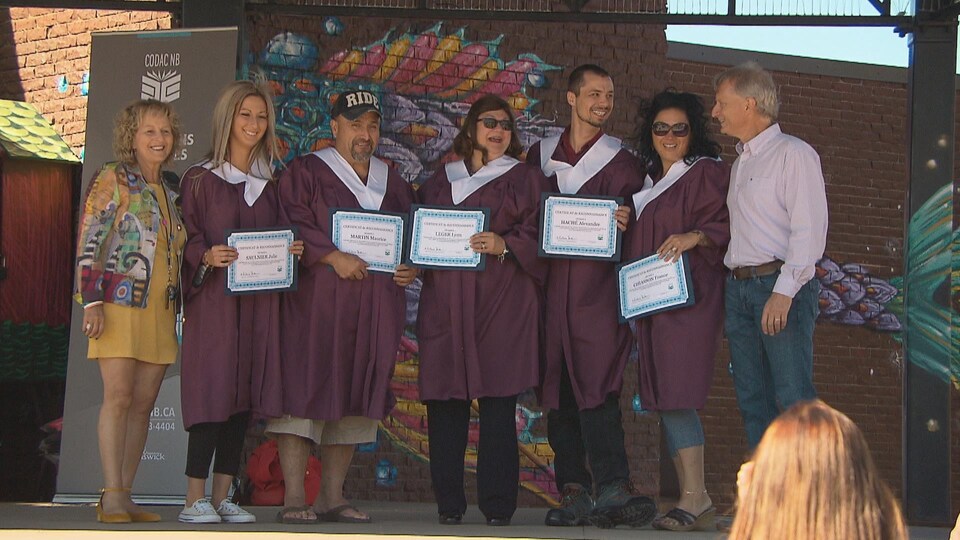 Le Conseil pour le développement de l'alphabétisme et des compétences des Adultes du Nouveau-Brunswick a procédé à la remise des diplômes des étudiants ayant récemment passé leur test de compétences générales.
