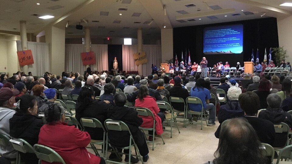 Près de 400 personnes étaient attendues dans le sous-sol de la basilique Notre-Dame-du-Cap, pour une rencontre culturelle et spirituelle.