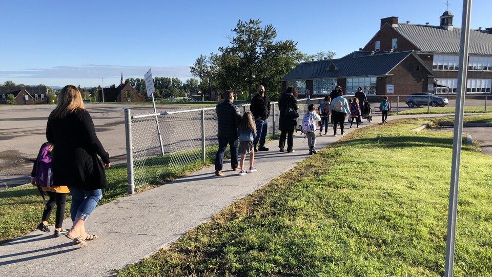 Le Retour A L Ecole Se Poursuit Au Saguenay Lac Saint Jean Radio Canada Ca