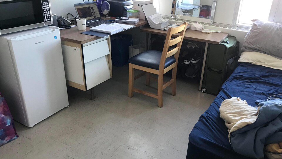 Une chambre dans une résidence universitaire.