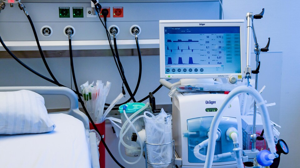 Un respirateur dans une unité de soins intensifs, en Allemagne