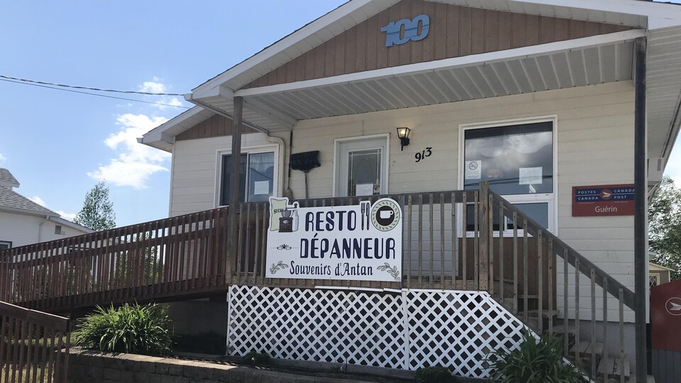 Le resto-dépanneur Souvenirs d'Antan à Guérin.