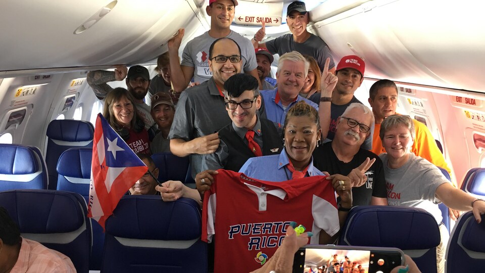 L'équipe de Radio-Canada s'est envolée de Washington dimanche pour Porto Rico. Il y a à bord 57 passagers et six membres d'équipage.
