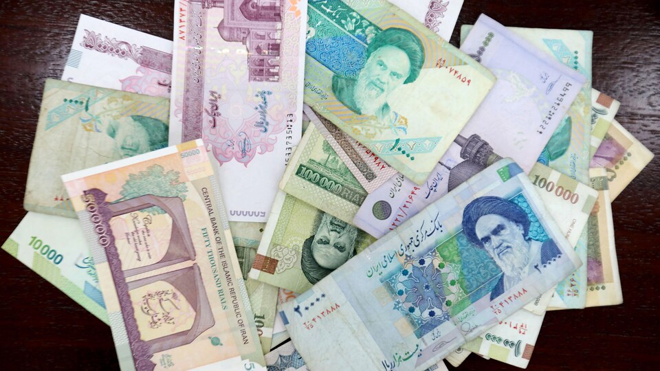Des billets iraniens.