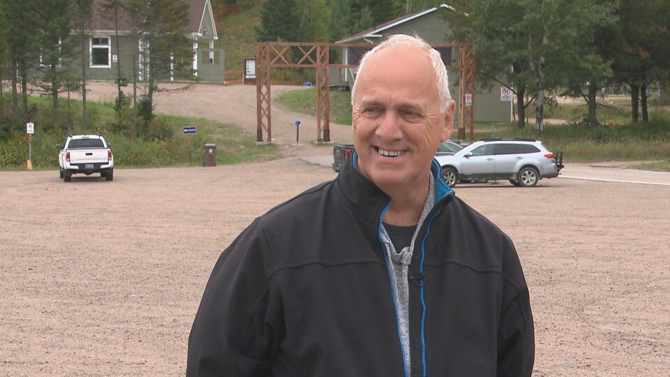 Richard Perron sourit.