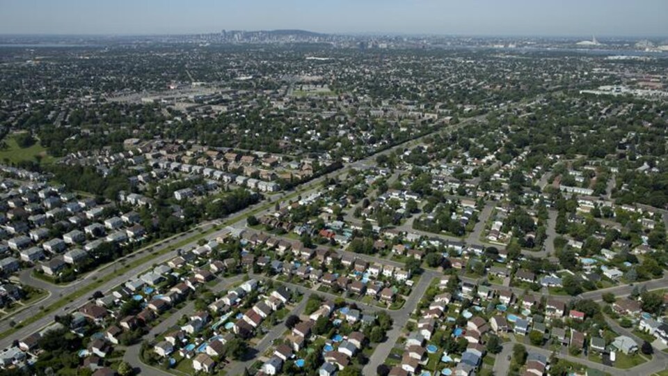 Vue aérienne de la Rive-Sud de Montréal.