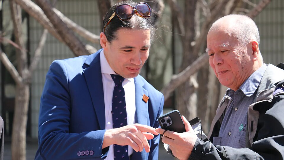 Robert-Falcon Ouellette lors d'une conférence de presse le 10 mai pour le Centre canadien de politiques alternatives.