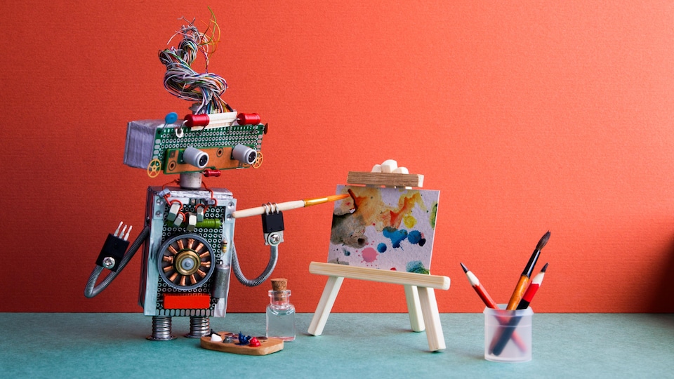 Illustration montrant un petit robot caricatural qui peint sur une toile à l'aide d'un pinceau.