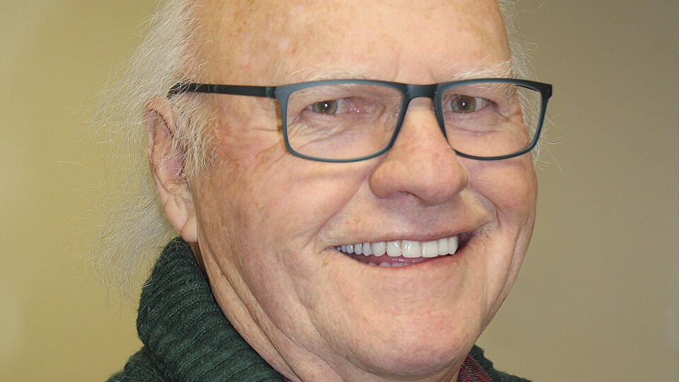 Photo de Roch Vézina, souriant.