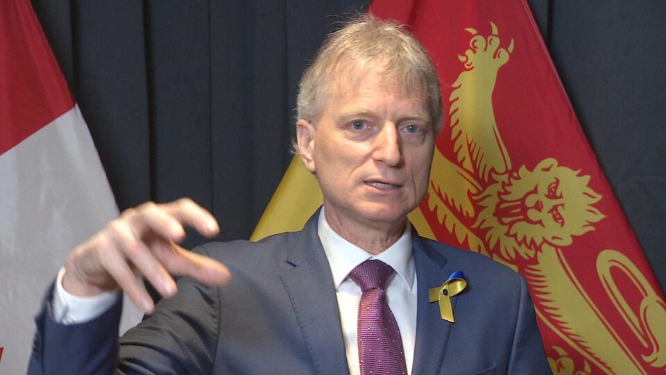 Le salaire du PM et des ministres du N.B. augmente après un gel de