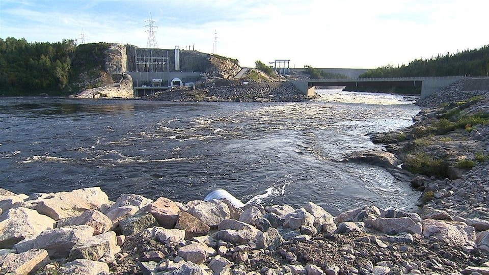 Le barrage et la centrale Romaine-1