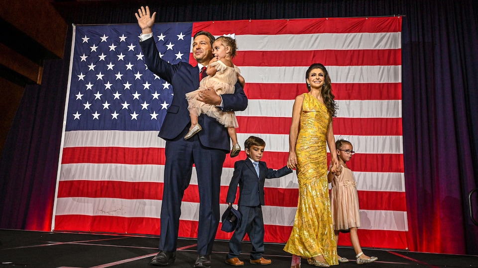 Ron DeSantis' triumphant speech with his family to encourage fans in Tampa.