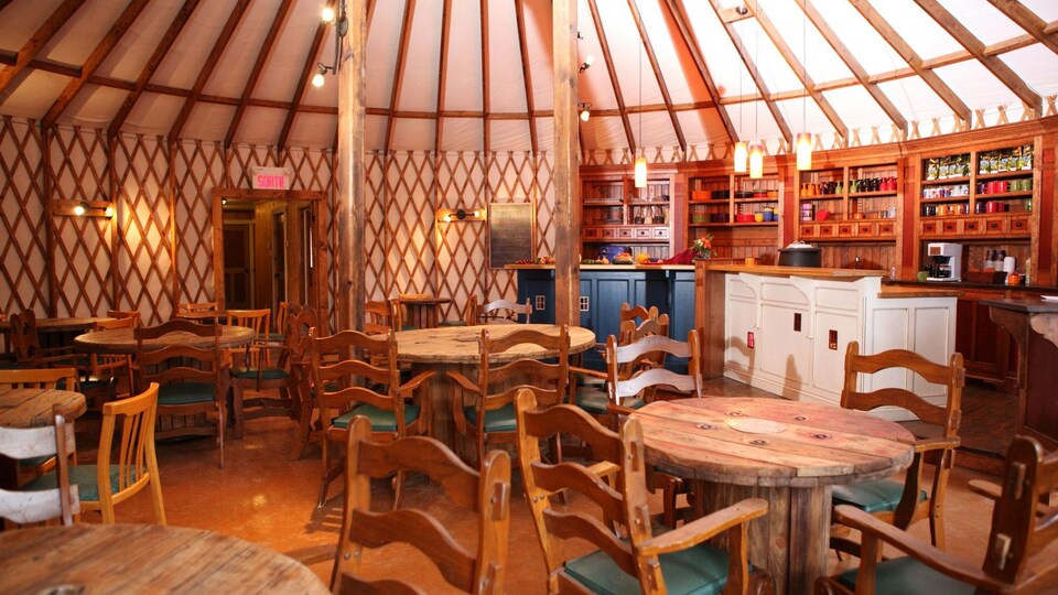 L'intérieur du restaurant au Rond Coin.