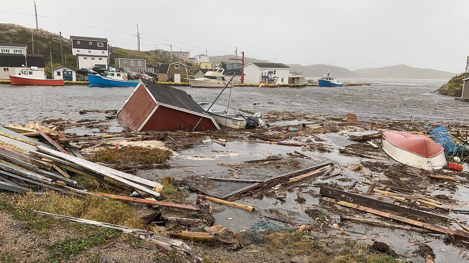 Cette photo fournie par Pauline Billard montre les destructions causées par l'ouragan Fiona à Rose Blanche, à 45 kilomètres à l'est de Port aux Basques, à Terre-Neuve-et-Labrador, samedi.