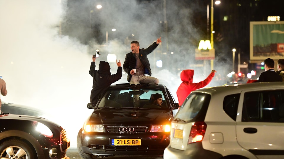 Des manifestants pro-turcs à Rotterdam