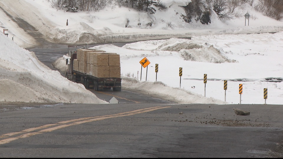 La route 132 en hiver, en Haute-Gaspésie.