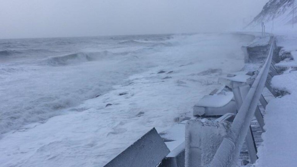 Des morceaux de la route 132 emportés par la vague ICI RadioCanada.ca