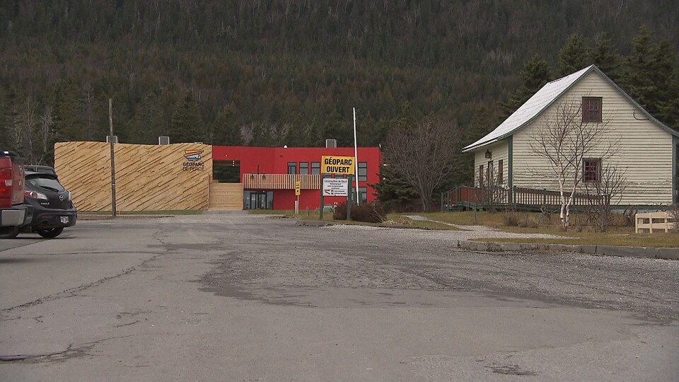 La rue commerciale devait mener jusqu'au bâtiment d'accueil du Géoparc.