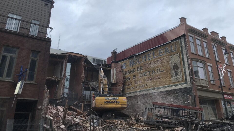 Les débris d'un bâtiment détruit.