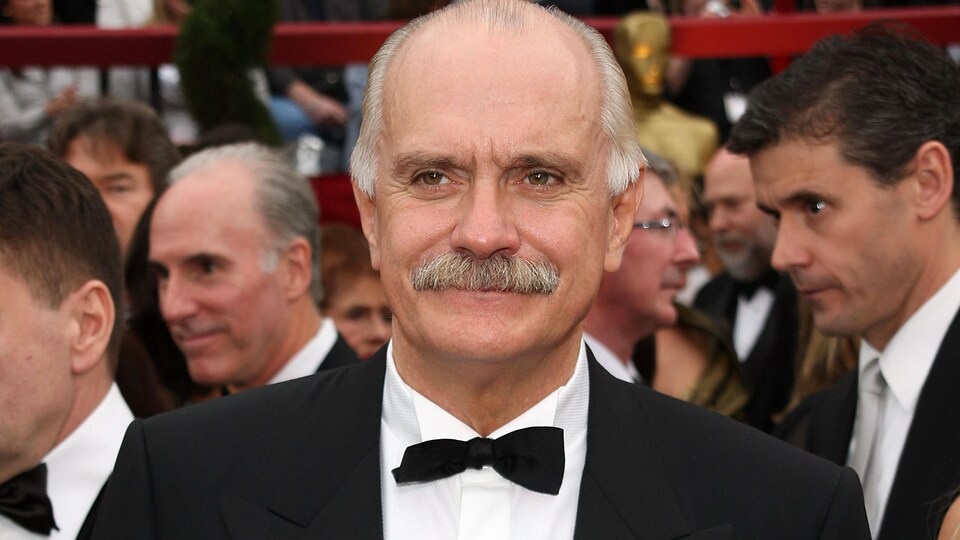 Nikita Mikhalkov sur le tapis rouge des Oscars en 2008.