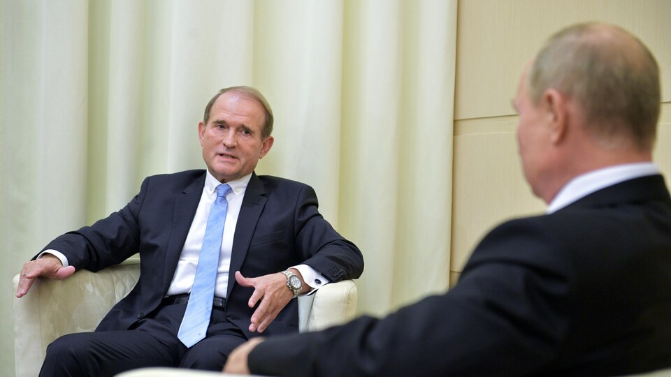 Viktor Medvedchuk talks to Vladimir Putin
 