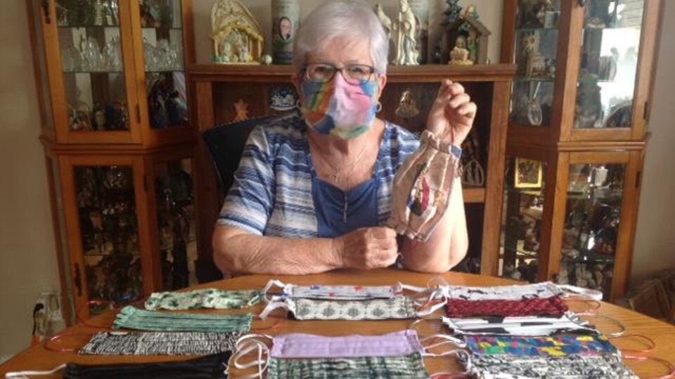 Ruth Massicotte et ses masques.