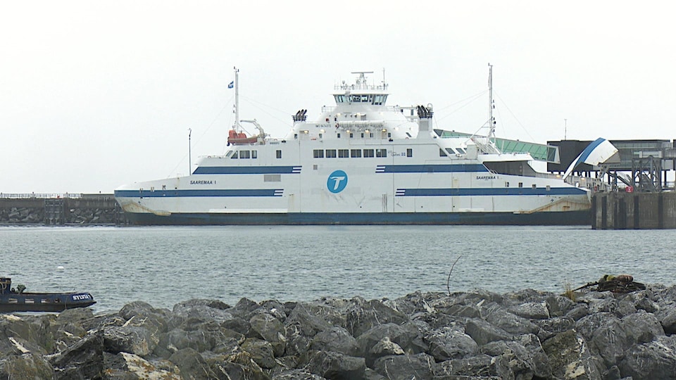 Le navire Saaremaa au port de Matane.