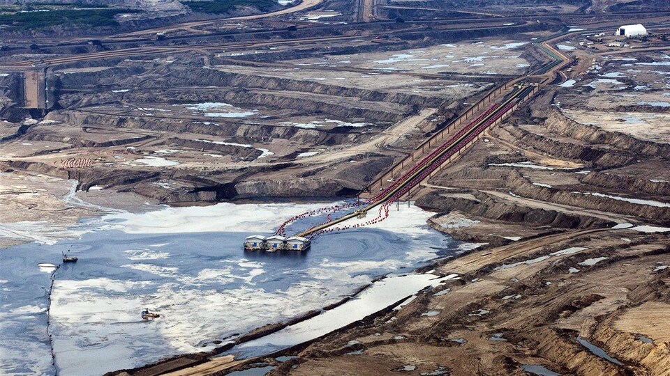 Une exploitation pétrolière près de Fort McMurray.