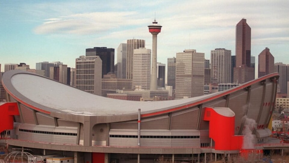 L'extérieur du Saddledome. 
