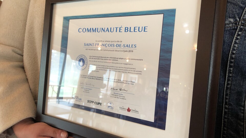 Gros plan du certificat de «Communauté bleue».