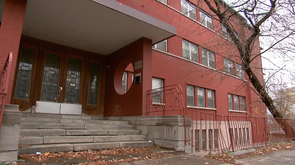 L’ancienne école SaintLouisdeGonzague dans la mire du CIUSSS RadioCanada.ca L’ancienne école SaintLouisdeGonzague dans la mire du CIUSSS RadioCanada.ca