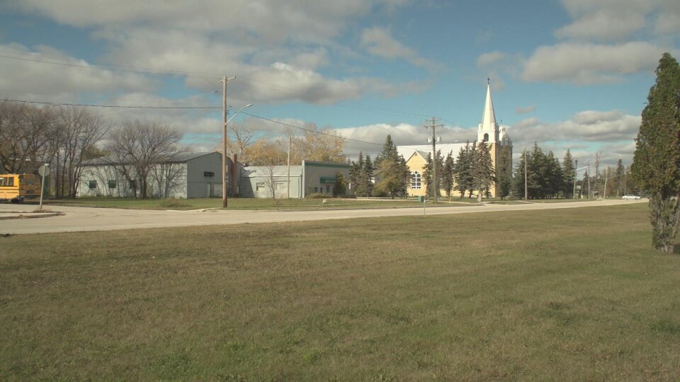 Le centre du village de Sainte-Agathe avec son église.