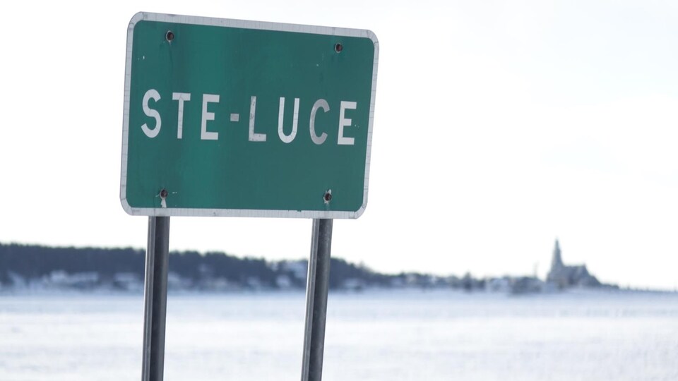 Un panneau indique qu'on entre sur le territoire de la municipalité de Sainte-Luce.