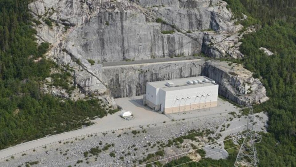 Vue aérienne de la Centrale Sainte-Marguerite 3, sur la Côte-Nord.