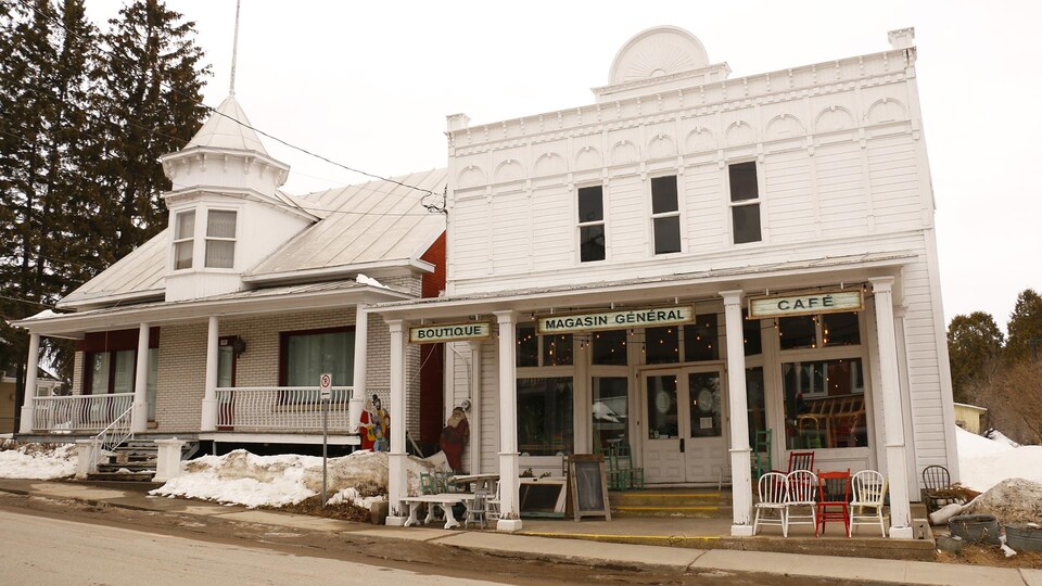 Photo du magasin général de Sainte-Thècle