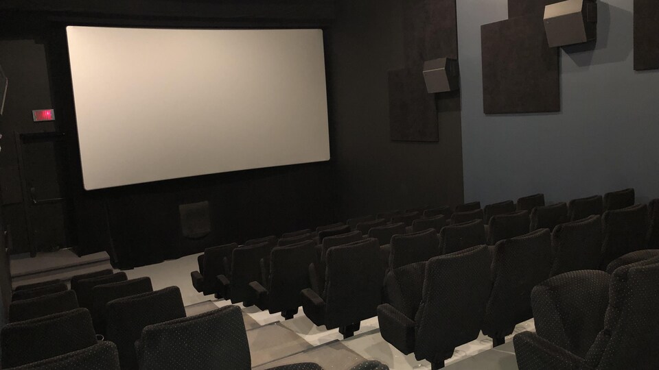L'intérieur d'une salle du cinéma Gaieté, complètement vide.