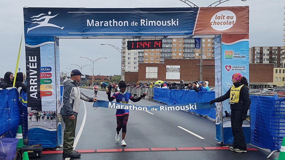 La gagnante du Marathon de Rimouski 2019 chez les femmes, Salome Nyirarukundo.