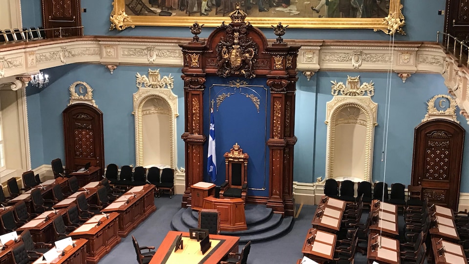 Le trône du président de l'Assemblée nationale du Québec est maintenant dépouillé du Christ en croix.