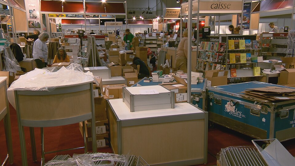 La mise en place du Salon international du livre de Québec.