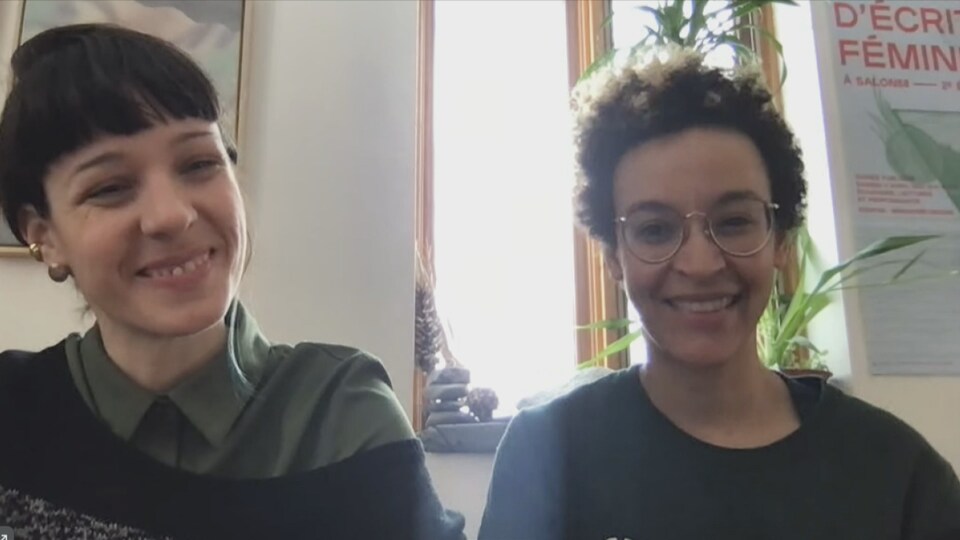 Priscilla Guy, directrice de Mandoline Hybride et Élise Ross-Nadié, une participante de la retraite littéraire répondent aux questions par visioconférence. 