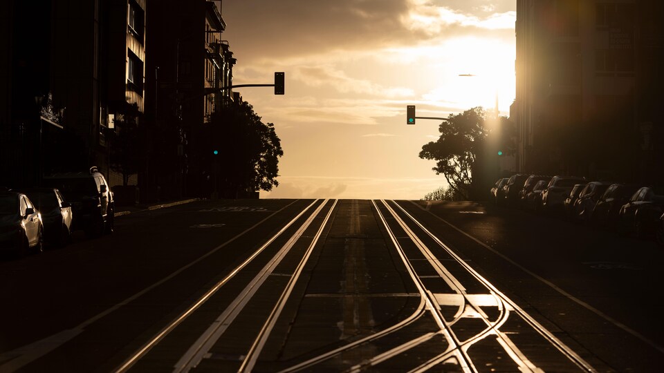Une rue déserte de San Francisco.