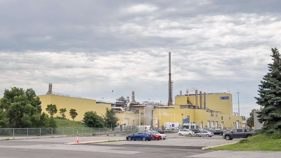Plan large de l'usine Sanimax à Rivière-des-Prairies.