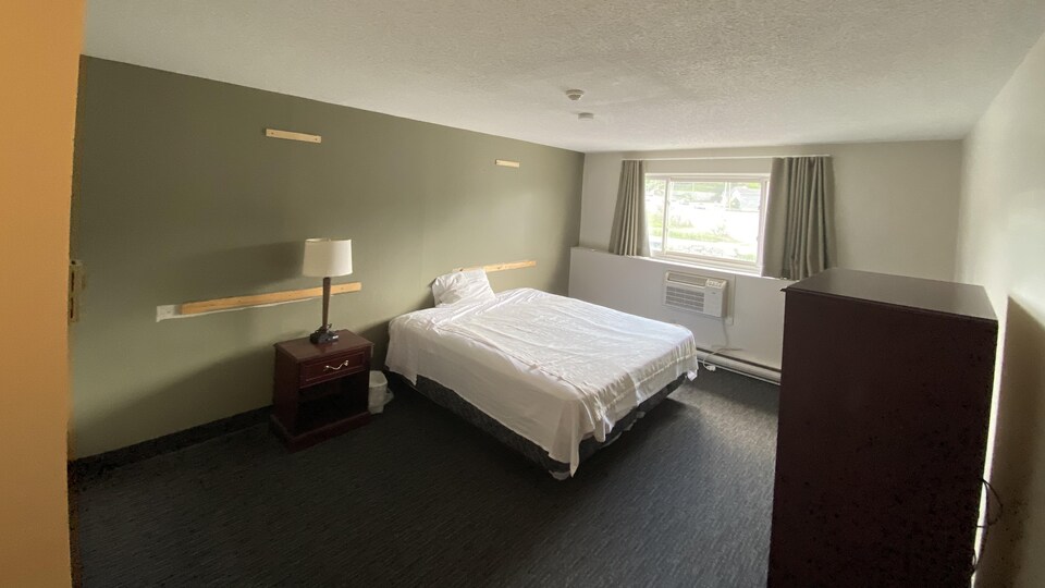Une chambre à un lit