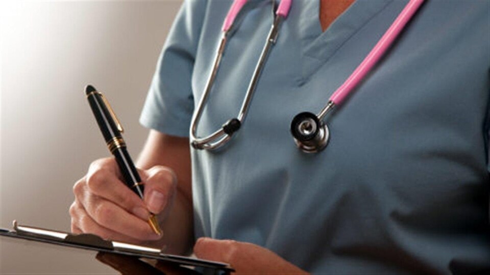 Une infirmière praticienne.